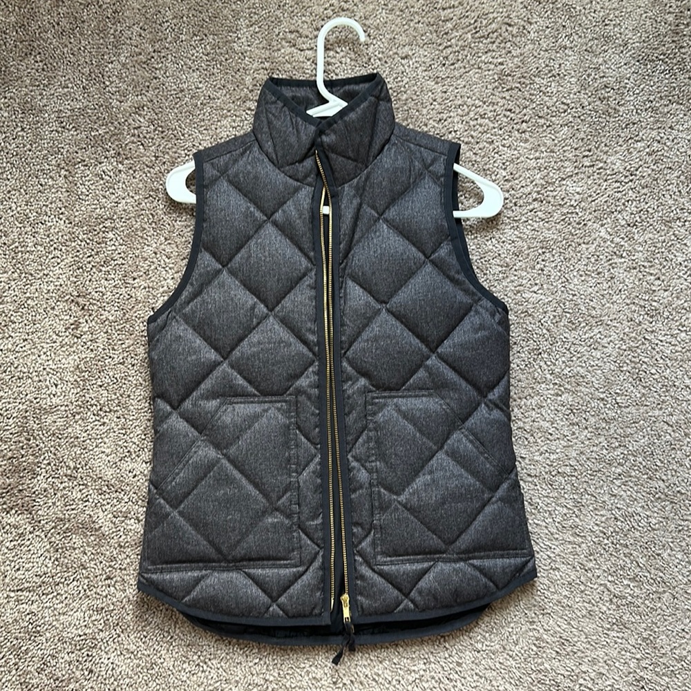 J Crew Factory puffer vest. Vest is in great condition